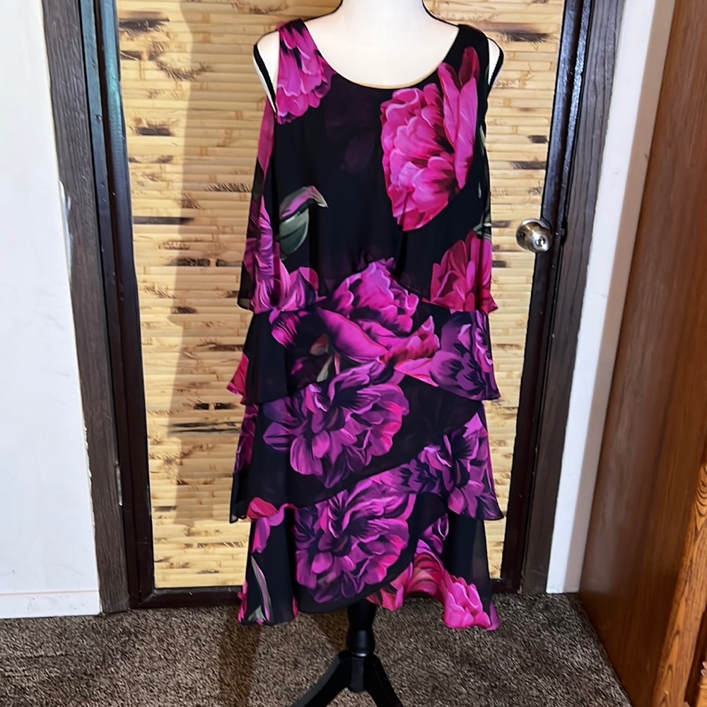 Floral Sleeveless Dress - Black and Pink